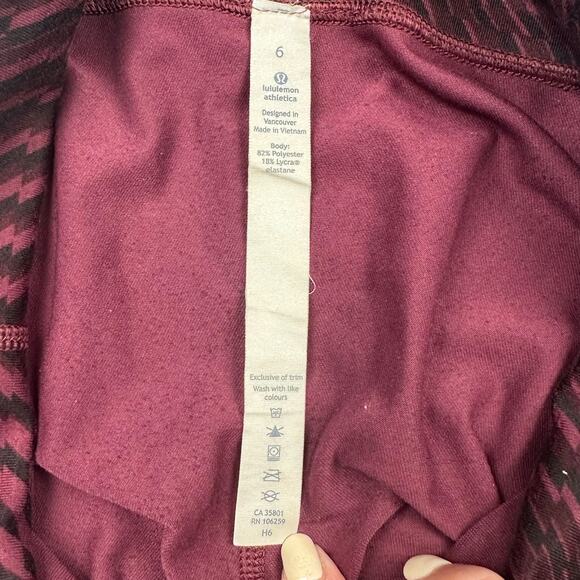 Lululemon Wunder Under Leggings Womens 6 Maroon Black Geo Cropped Stretch Active - Picture 6 of 12